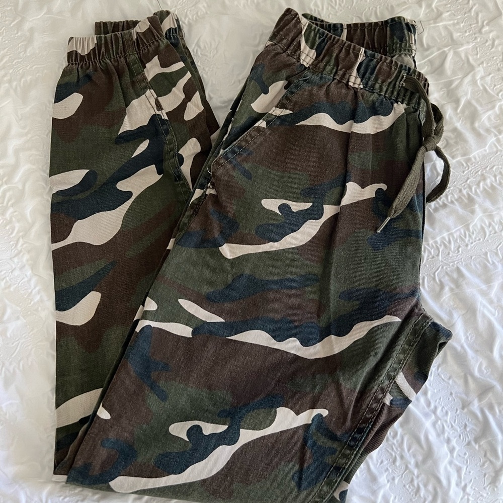 Boys size M 10-12 cargo pants.